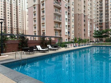 Swimming Pool in 3 BHK Apartment at Prestige Finsbury Park Regent, Bagaluru – for Rent