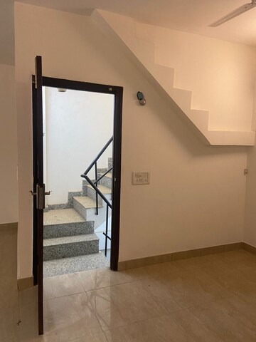 Room in 3 BHK Builder Floor at Hauz Khas Enclave – for Rent