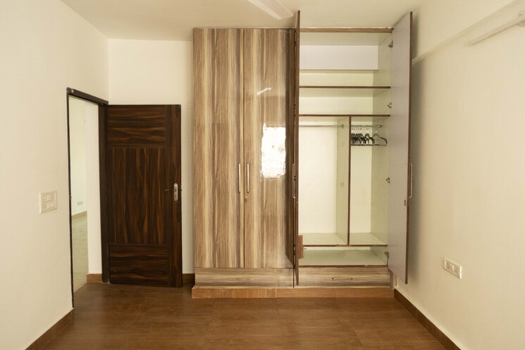 Room, hauz khas enclave 3 Bedroom 200 Sq.Yd. Builder Floor In Hauz Khas Enclave Delhi 9017668