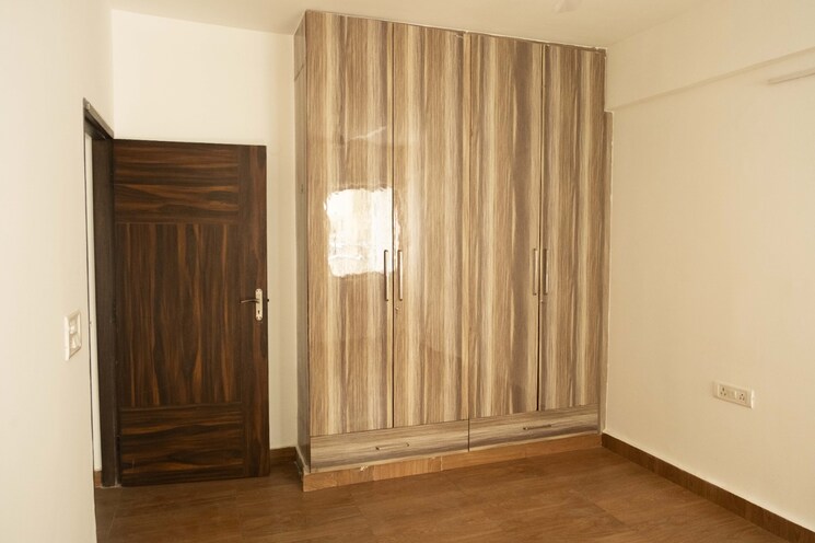 Bedroom, hauz khas enclave 3 Bedroom 200 Sq.Yd. Builder Floor In Hauz Khas Enclave Delhi 9017668
