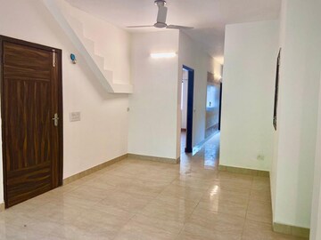 Room in 3 BHK Builder Floor at Hauz Khas Enclave – for Rent