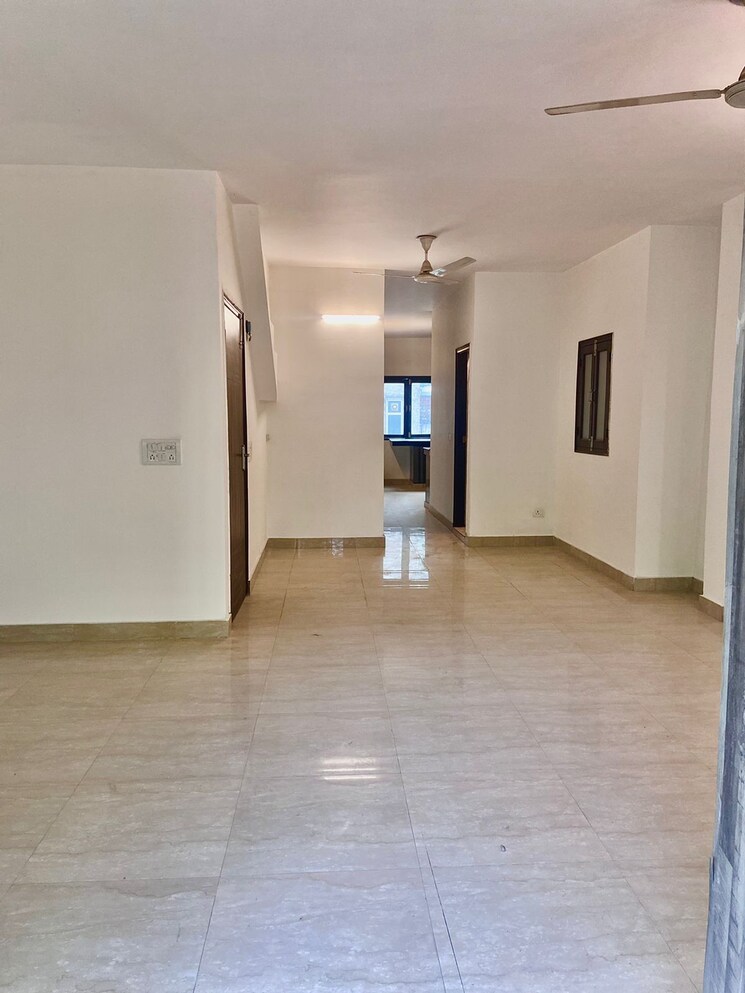 Room, hauz khas enclave 3 Bedroom 200 Sq.Yd. Builder Floor In Hauz Khas Enclave Delhi 9017668