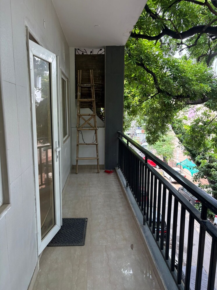 Balcony, hauz khas enclave 3 Bedroom 200 Sq.Yd. Builder Floor In Hauz Khas Enclave Delhi 9017668