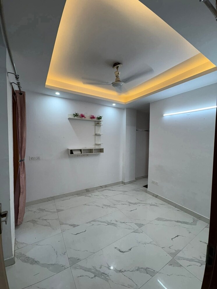 Room, freedom fighters enclave 1 Bedroom 500 Sq.Ft. Apartment In Freedom Fighters Enclave Delhi 9020993