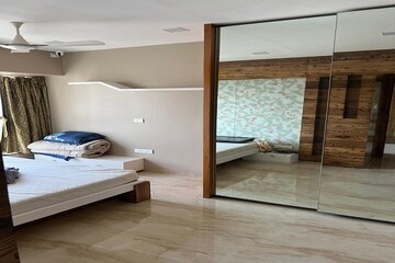 Room in 3 BHK Apartment at Runwal The Orchard Residency, Ghatkopar West – for Rent