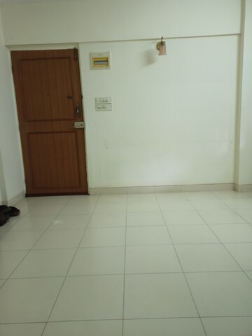 Room in 1 BHK Apartment at Sai Niketan CHS Goregaon, Goregaon East – for Rent