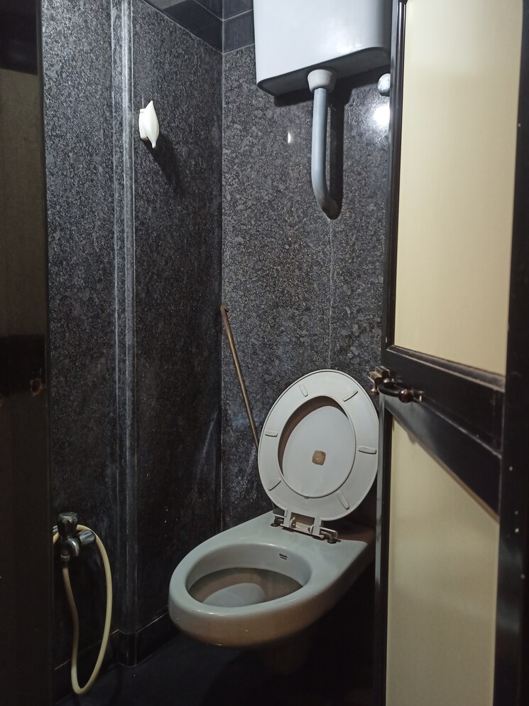 Bathroom, sai-niketan-chs-goregaon 1 Bedroom 560 Sq.Ft. Apartment In Goregaon East Mumbai 9021038