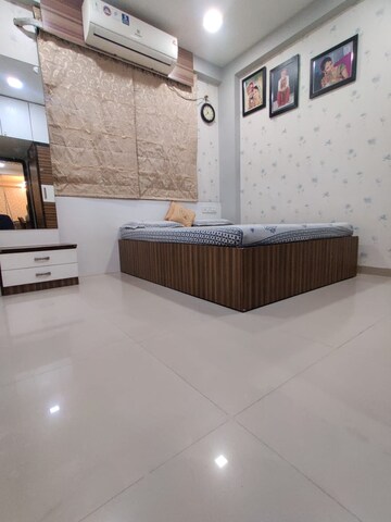 Room in 3 BHK Apartment at Science City – for Sale