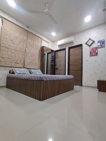 Room in 3 BHK Apartment at Science City – for Sale