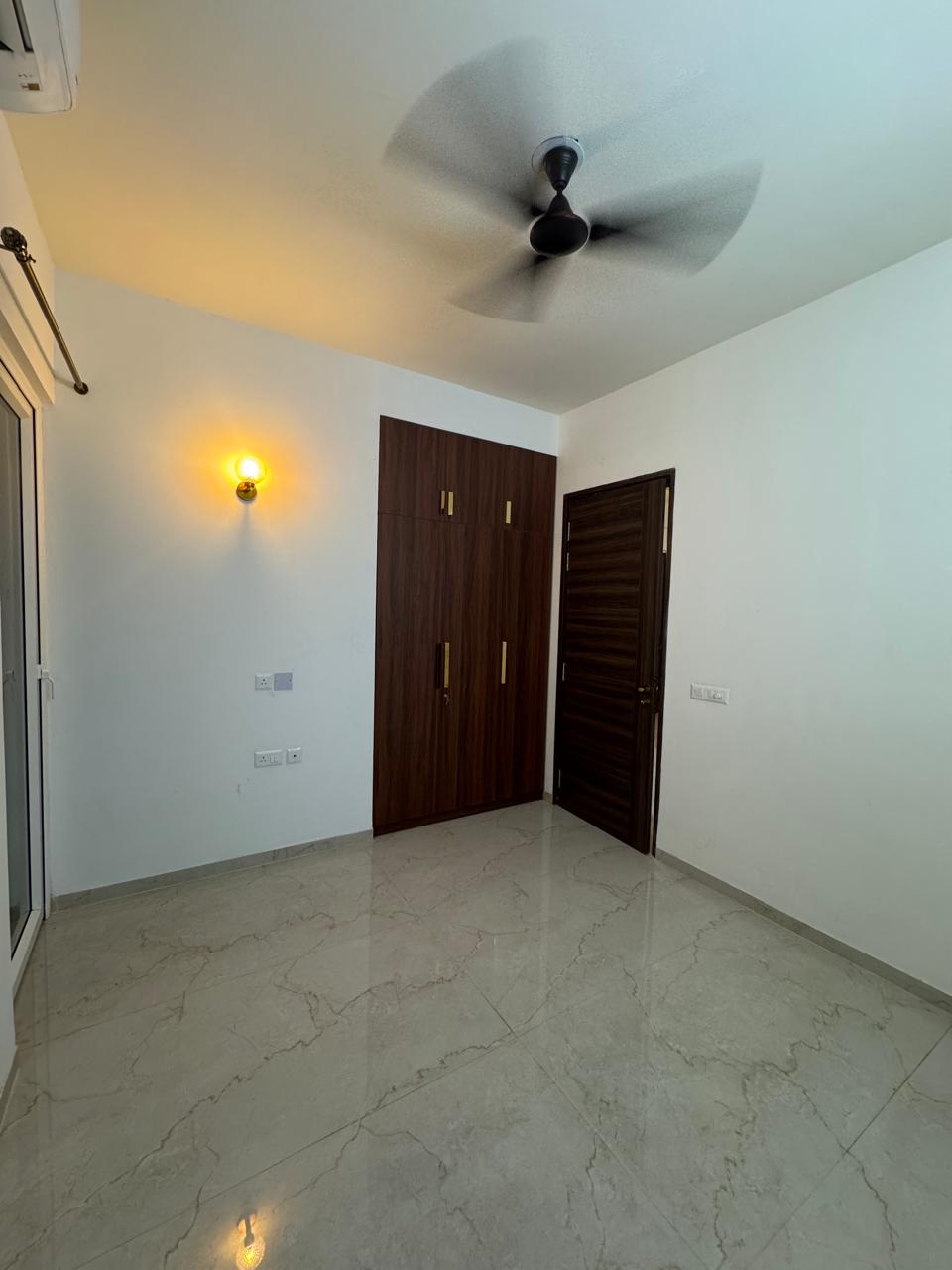 3 BHK + Extra Room Apartment For Rent in Smart World Orchard