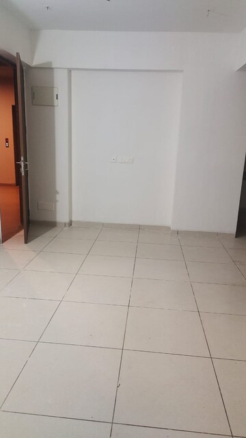 Room in 3 BHK Apartment at Sun Atmosphere, Shela – for Rent