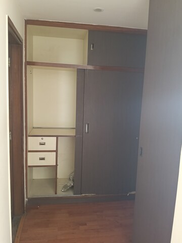 Furnished Amenities in 5 BHK Apartment at Unitech Uniworld Gardens, Sector 47 – for Rent