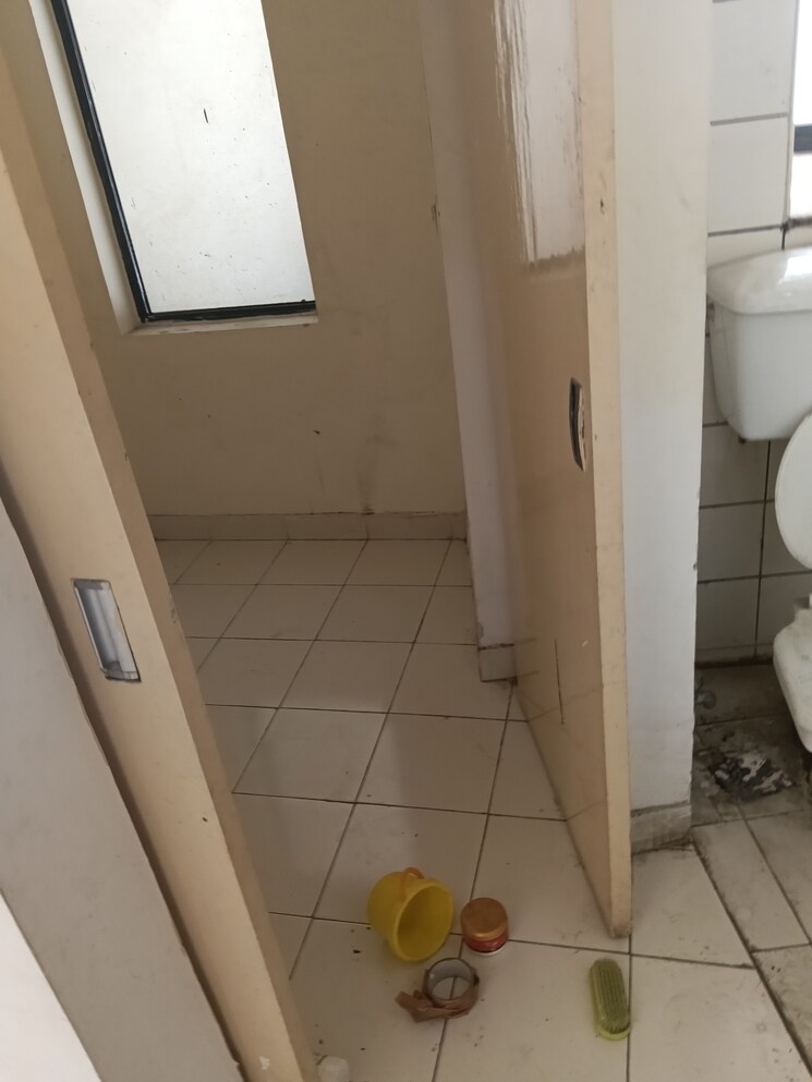 Bathroom, unitech-uniworld-gardens 5 Bedroom 3416 Sq.Ft. Apartment In Sector 47 Gurgaon 9021118