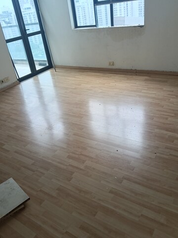 Room in 5 BHK Apartment at Unitech Uniworld Gardens, Sector 47 – for Rent