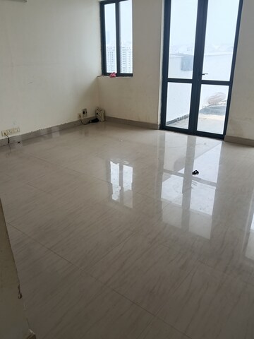 Room in 5 BHK Apartment at Unitech Uniworld Gardens, Sector 47 – for Rent