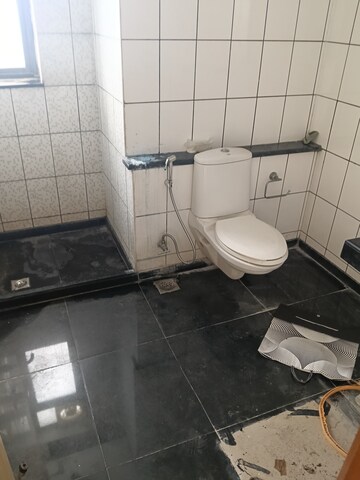 Bathroom in 5 BHK Apartment at Unitech Uniworld Gardens, Sector 47 – for Rent