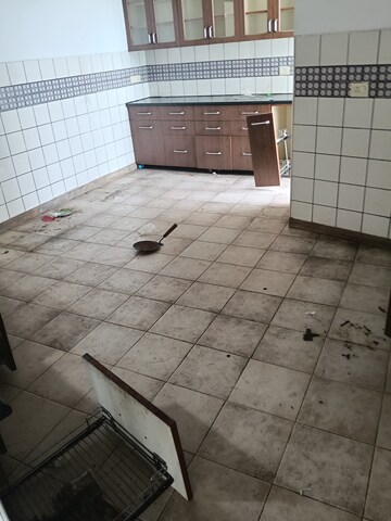 Balcony in 5 BHK Apartment at Unitech Uniworld Gardens, Sector 47 – for Rent