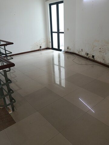 Balcony in 5 BHK Apartment at Unitech Uniworld Gardens, Sector 47 – for Rent