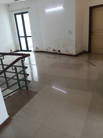 Balcony in 5 BHK Apartment at Unitech Uniworld Gardens, Sector 47 – for Rent