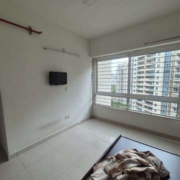 Room in 2.5 BHK Apartment at Amanora Aspire Towerss, Amanora Park Town – for Rent