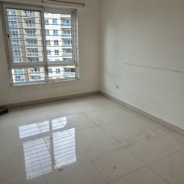 Room in 2.5 BHK Apartment at Amanora Aspire Towerss, Amanora Park Town – for Rent