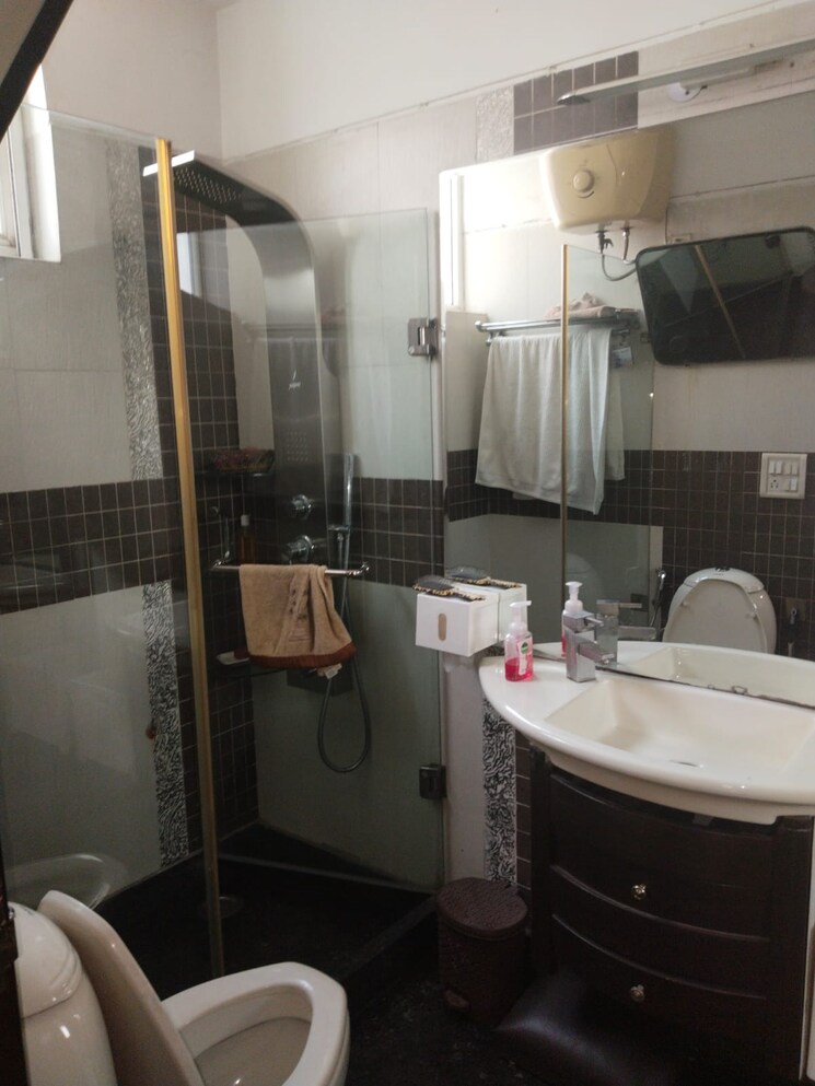 Bathroom, uday park 3 Bedroom 2000 Sq.Ft. Apartment In Uday Park Delhi 9021092