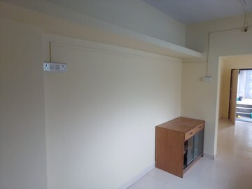 Room in 2 BHK Apartment at Rasta Peth – for Rent
