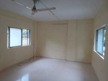 Room in 2 BHK Apartment at Rasta Peth – for Rent