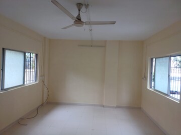 Room in 2 BHK Apartment at Rasta Peth – for Rent