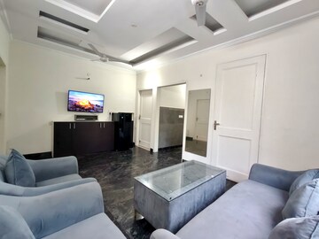 Bedroom in 3 BHK Builder Floor at Ansal Florence Classic, South City 1 – for Rent