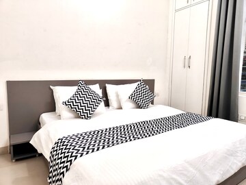 Bedroom in 3 BHK Builder Floor at Ansal Florence Classic, South City 1 – for Rent