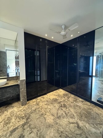 3 BHK + Servant Room Apartment For Sale in DLF Park Place in Sector 54, Gurgaon