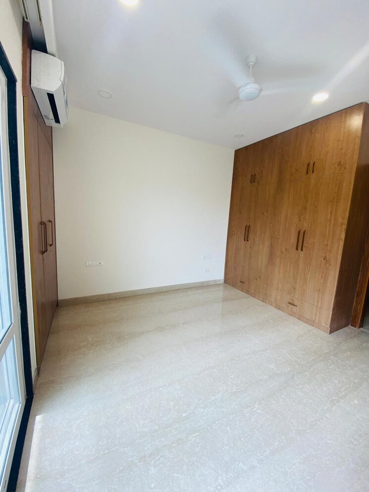 Room, defence colony 4 Bedroom 3200 Sq.Ft. Apartment In Defence Colony Delhi 9021144