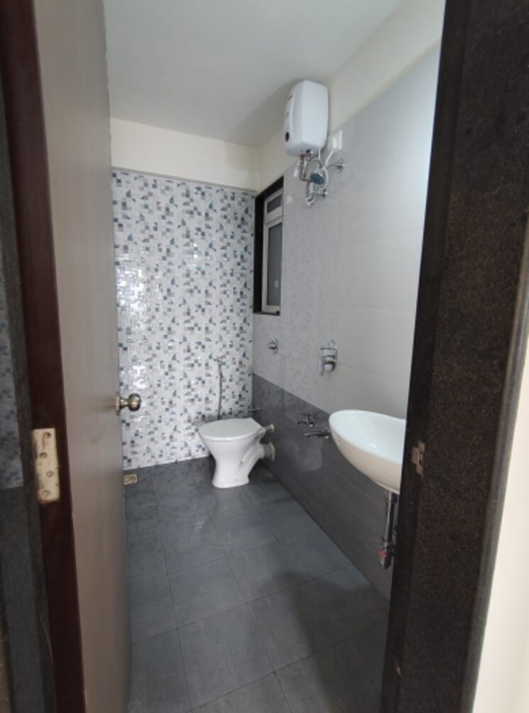 Bathroom, km-horizon-flora 2 Bedroom 800 Sq.Ft. Apartment In Ghodbunder Road Thane 9021183