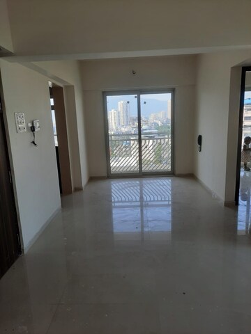 Room in 2 BHK Apartment at KM Horizon Flora, Ghodbunder Road – for Rent