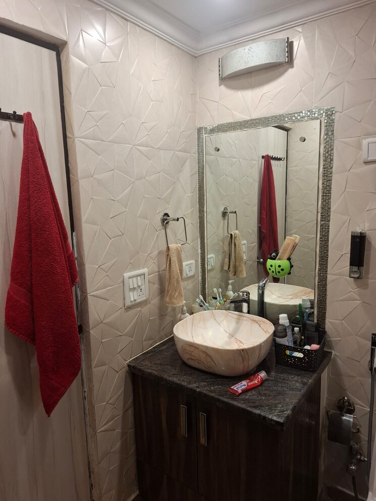 Bathroom, unitech-escape 3 Bedroom 2050 Sq.Ft. Apartment In Sector 50 Gurgaon 9021176
