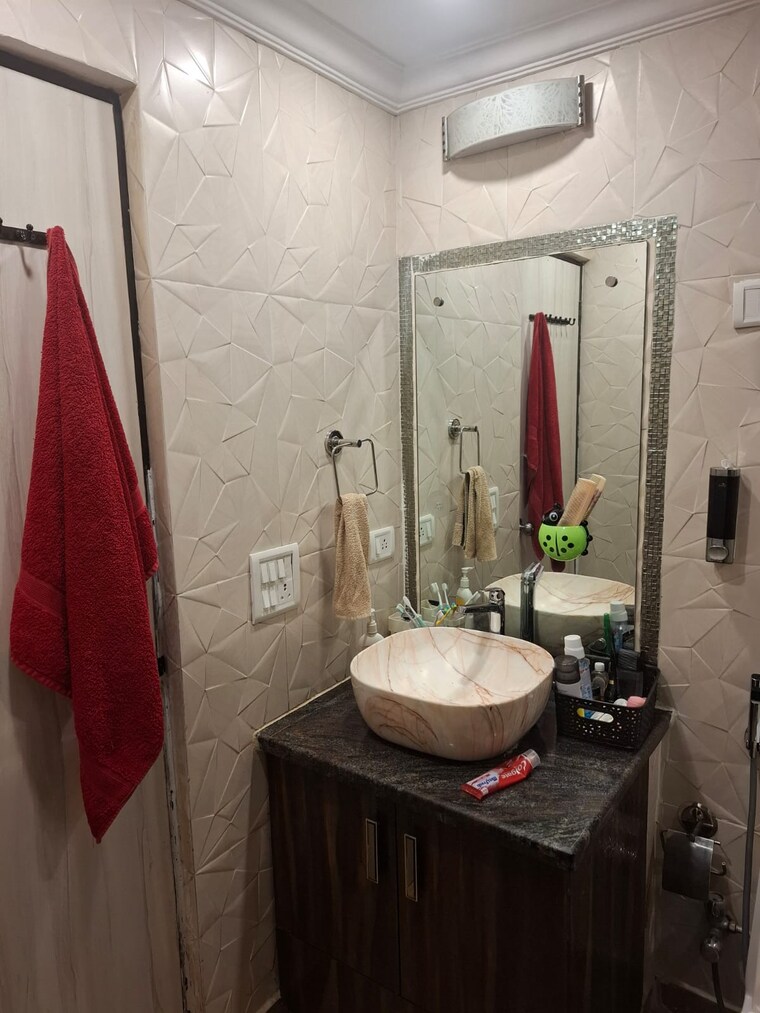 Bathroom, unitech-escape 3 Bedroom 2050 Sq.Ft. Apartment In Sector 50 Gurgaon 9021176