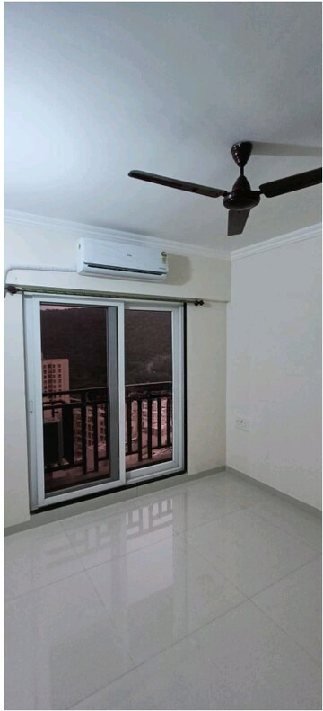 Room in 1 BHK Apartment at Raunak Bliss, Ghodbunder Road – for Rent