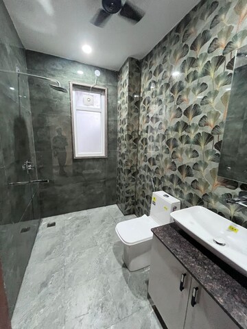 Bathroom in 2 BHK Builder Floor at Ardee City, Sector 52 – for Rent
