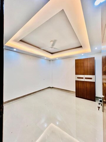 Room in 4 BHK Builder Floor at Vasant Vihar – for Sale