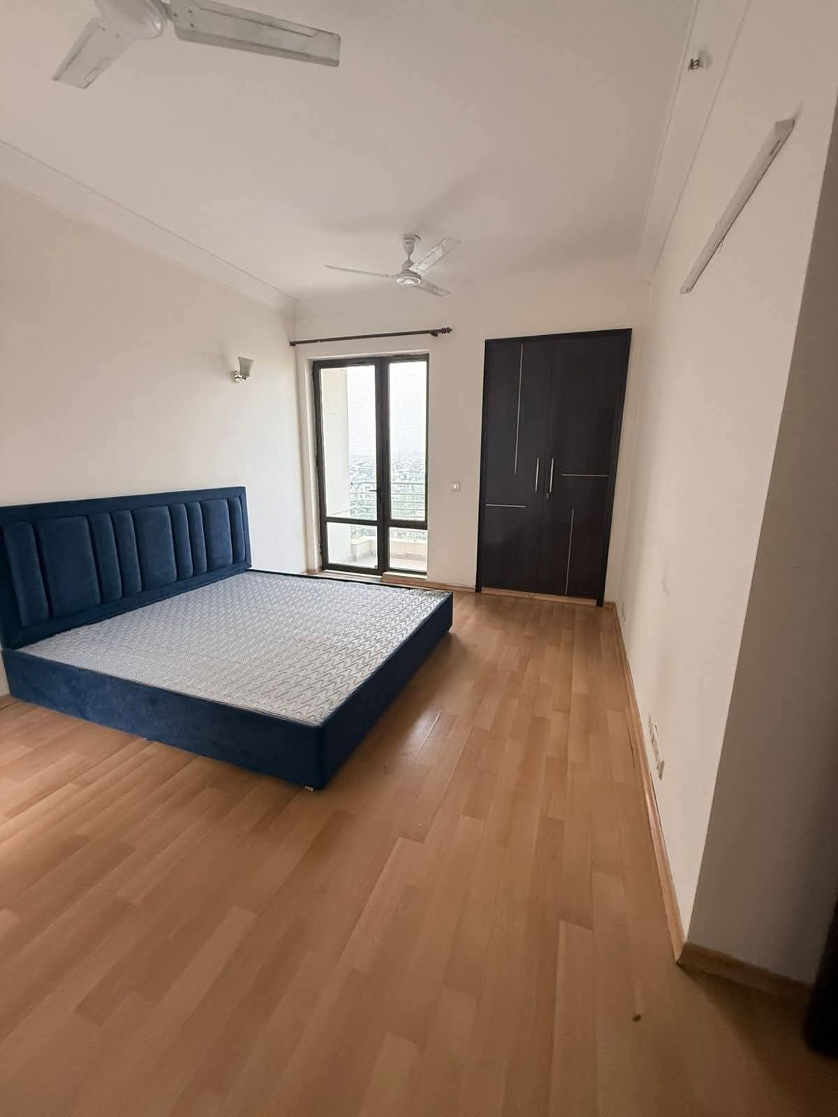 3.5 BHK + Servant Room 1877 Sq.Ft. Apartment in Unitech Fresco