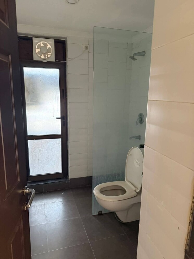 Bathroom, unitech-fresco 3.5 Bedroom 1877 Sq.Ft. Apartment In Sector 50 Gurgaon 9021318