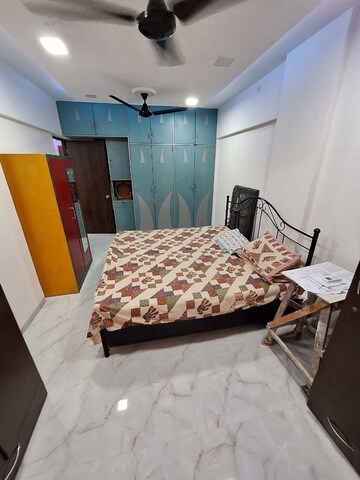 Bedroom in 2 BHK Apartment at Andheri West – for Rent