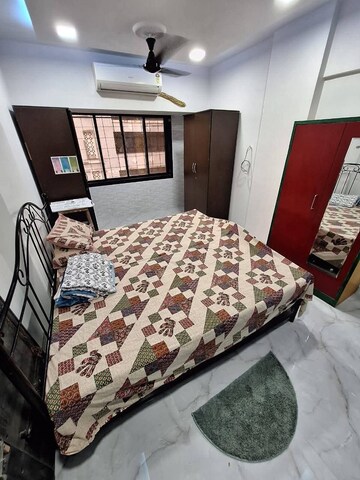 Bedroom in 2 BHK Apartment at Andheri West – for Rent
