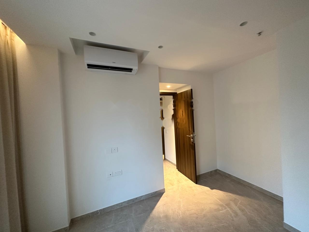1 BHK Apartment For Rent in Hiranandani Regent Hill