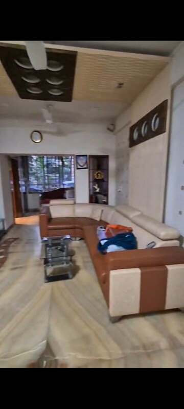 Team Area in 2 BHK Apartment at Gujarati Society, Vile Parle East – for Rent
