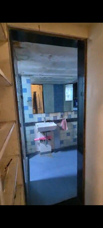 Furnished Amenities in 2 BHK Apartment at Gujarati Society, Vile Parle East – for Rent