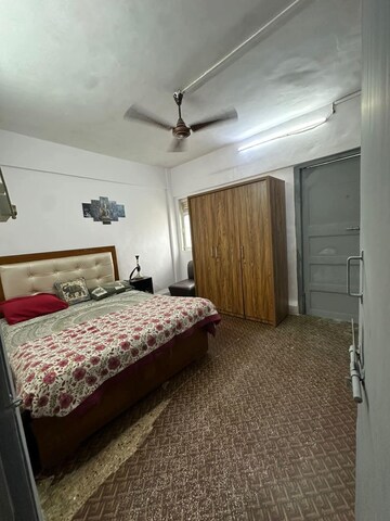 Master Bedroom in 2 BHK Apartment at Andheri West – for Rent