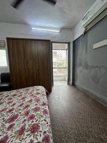 Bedroom in 2 BHK Apartment at Andheri West – for Rent