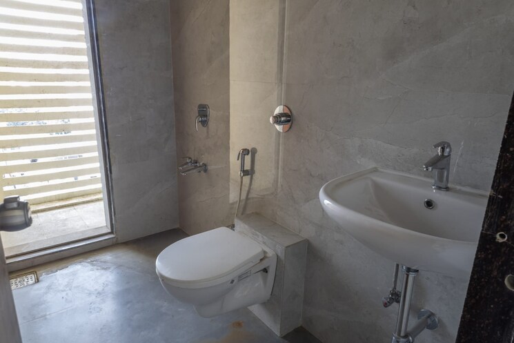 Bathroom, gokhale road 3 Bedroom 1002 Sq.Ft. Apartment In Gokhale Road Thane 9021408